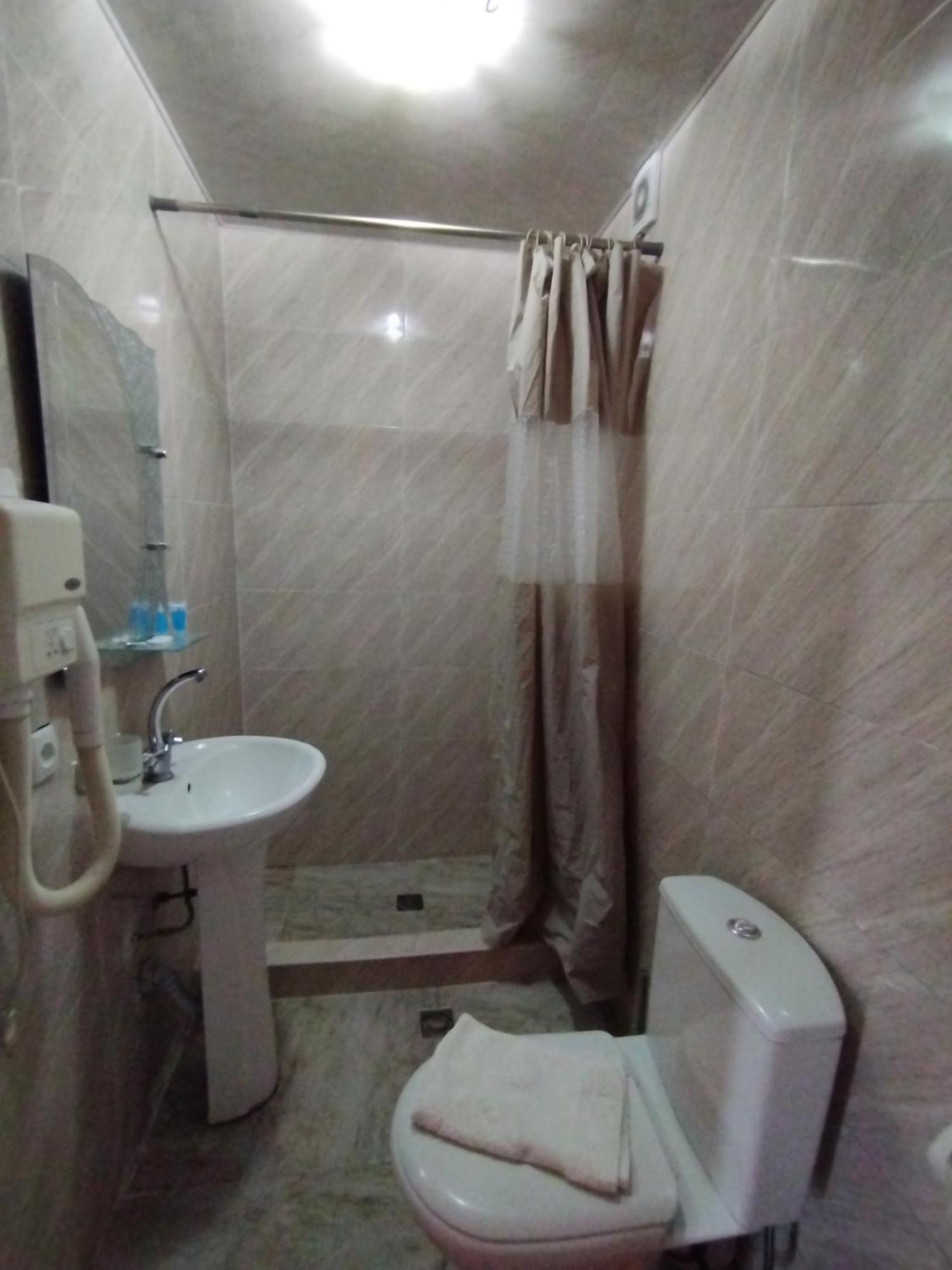 David Hotel Kutaisi Esterno foto